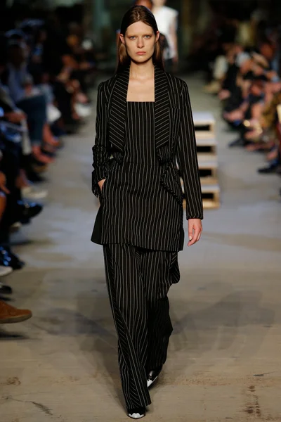 Look 24